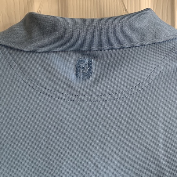 Ladies golf shirt. Footjoy. Polyester/ spandex blend. Super comfy - Picture 3 of 4